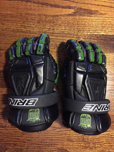 Custom All Black True Lacrosse King 3 Gloves