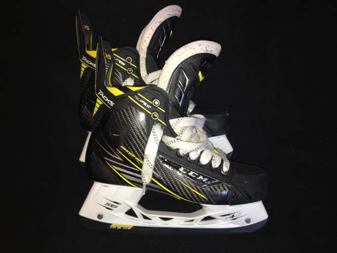 CCM Super Tacks Hockey Skates