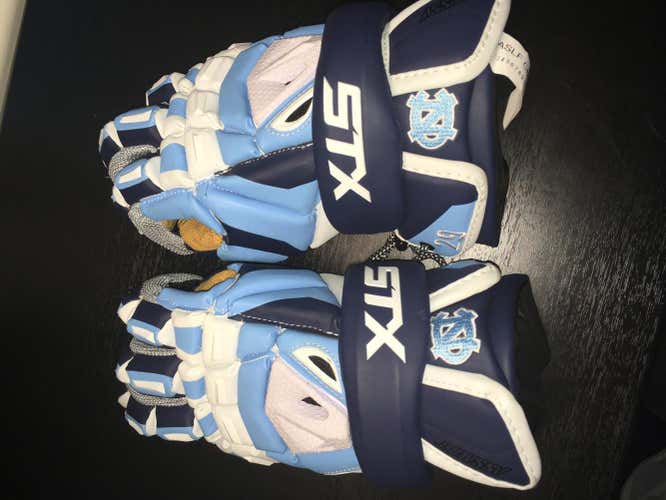 UNC #29 STX Assault Gloves