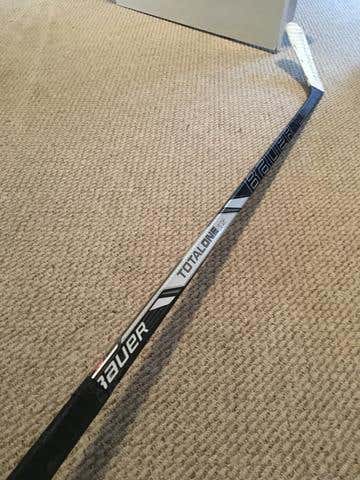 536 - USED LEFT HANDED SILVER BAUER NXG - 87 FLEX - GRIP - P91 CURVE - 63" TALL AGAINST THE WALL