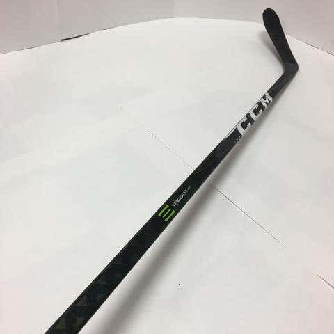 884 - USED LEFT HANDED CCM TRIGGER - 85 FLEX - P28 CURVE - GRIP - 66" TALL STANDING STRAIGHT UP A...