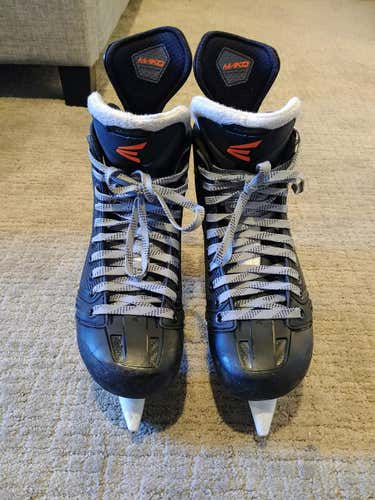 Easton Mako II skates - Senior 8 D - Excellent condition
