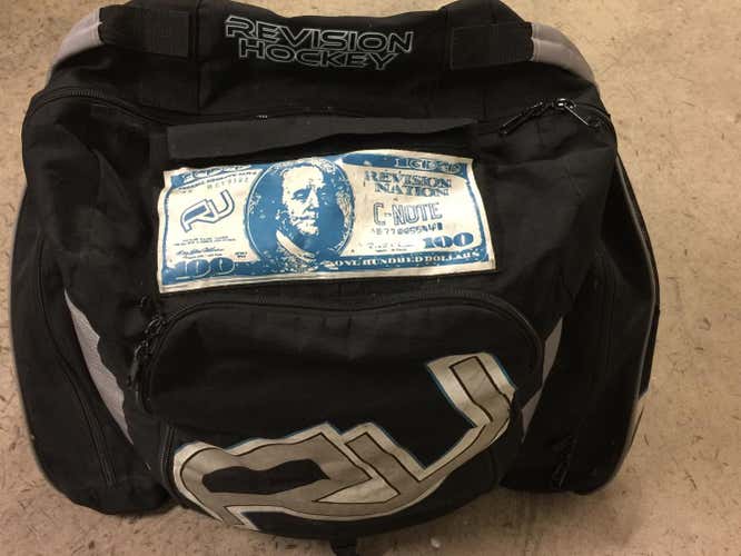 Revision hockey carry bag in great condition