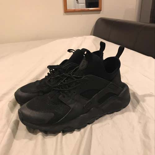 Nike Hurrache Size 11