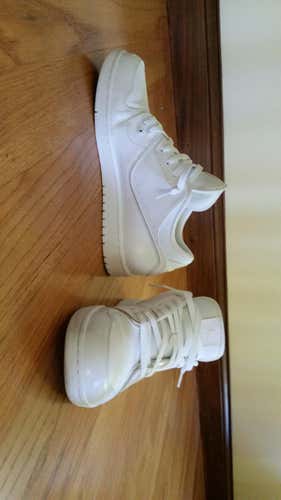 VGC White Air Jordans Size 11 (Mens)