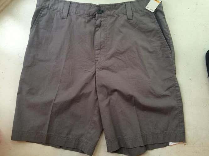 Izod Gray  Lightweight Men's Shorts. New. Size 33 Waist.