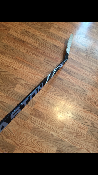 Pro stock mikhail grabovski se16 dressed as s19 85 flex