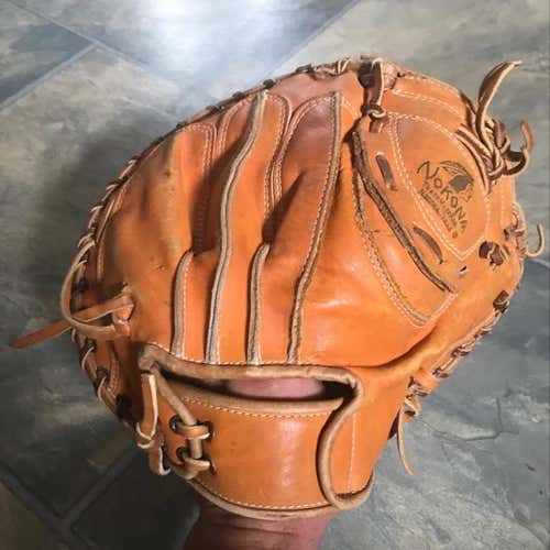 Vintage Nokona Catchers mitt