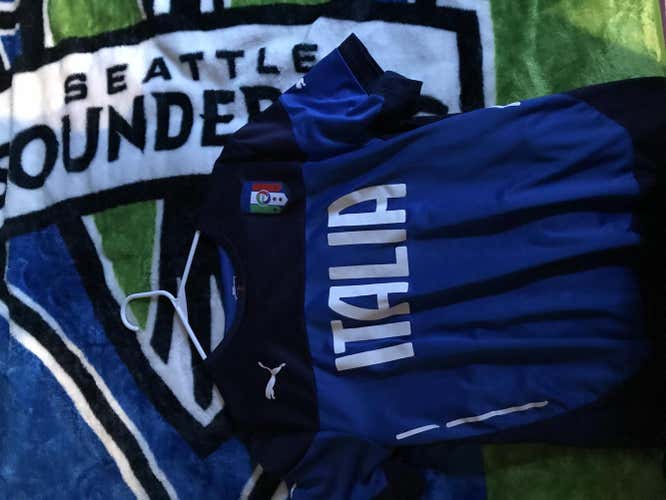 Blue and black Italy warm up jersey