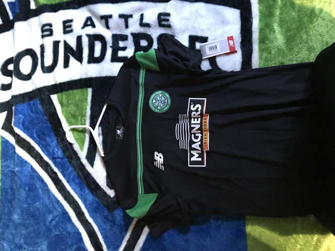 Men's small Celtic FC jersey