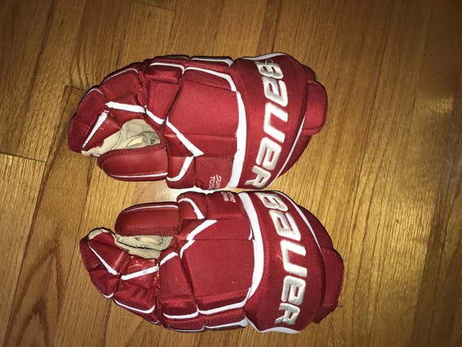 Pro Stock Jeff Skinner gloves