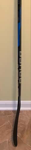 Bauer Nexus 1N 2017 RH P28 87 Flex Stick Grip SR