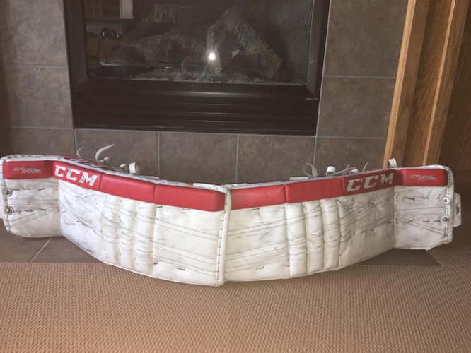 CCM Extrame Flex 860 goalie pads size 30+1