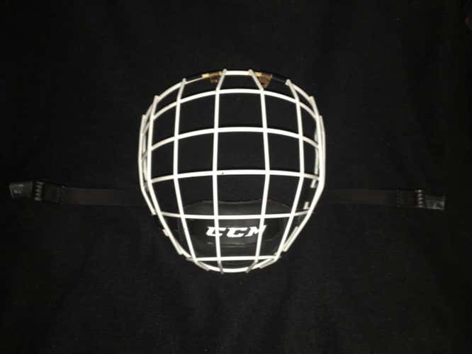 CCM Hockey Cage Medium