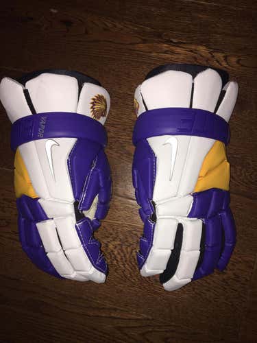 Team Iroquois Nike Vapor Elite Gloves LIKE NEW