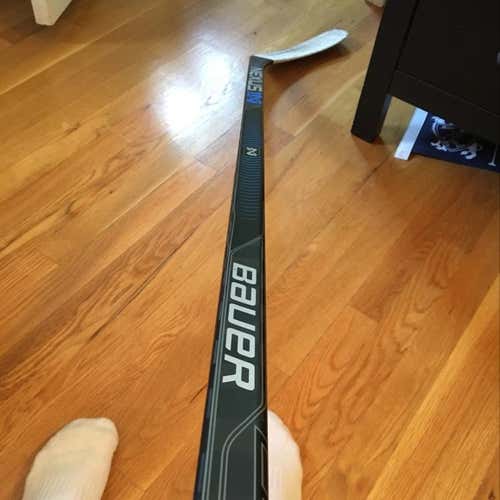 Bauer Nexus 1N Senior RH P88 77flex no grip used