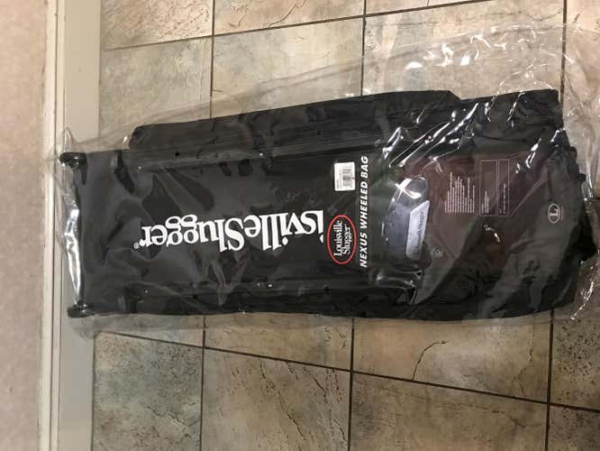 LOUISVILLE SLUGGER EQUIPMENT BAG