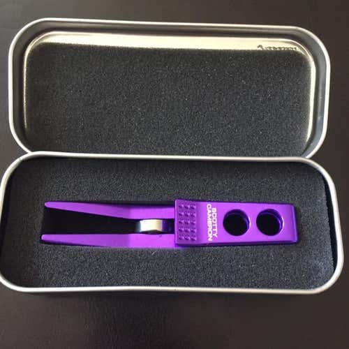 Limited edition Divot Tool