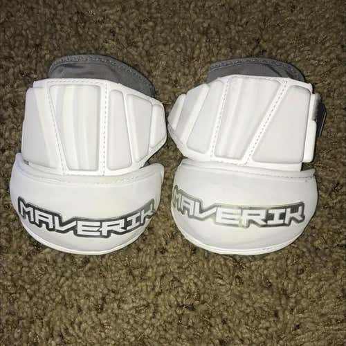 Maverik Max Elbows
