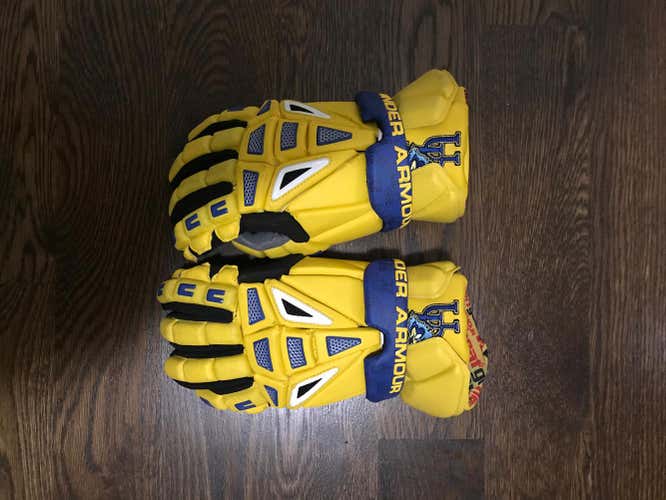 Brand New University of Delaware game gloves