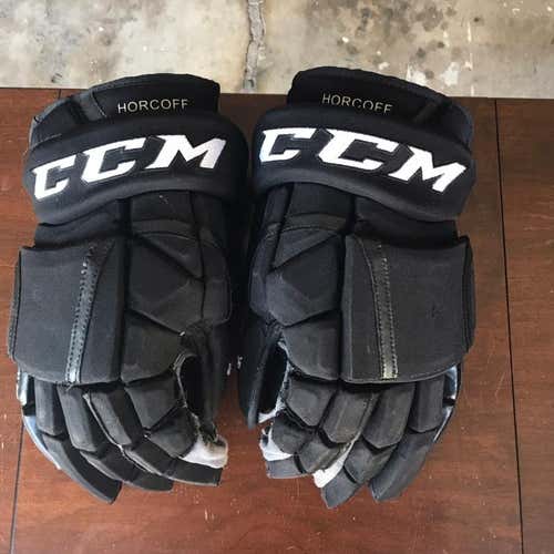 CCM HG12 gloves