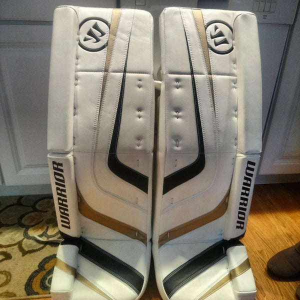 BEST OFFER - Warrior Ritual Pro Leg Pads (2012) 34+1.5 White/Antique Gold/Black (Penguins)