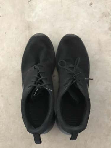 All Black Nike Rosche