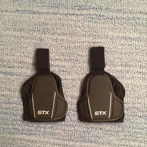 BLACK STX BICEP PADS