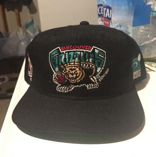 Vintage Vancouver Grizzlies Snapback (BNWT)