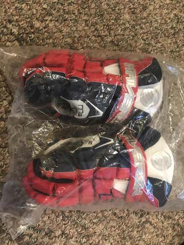 Maverik Showtime M4 gloves.