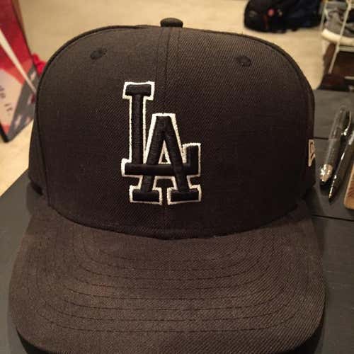 LA New Era hat 7 3/8