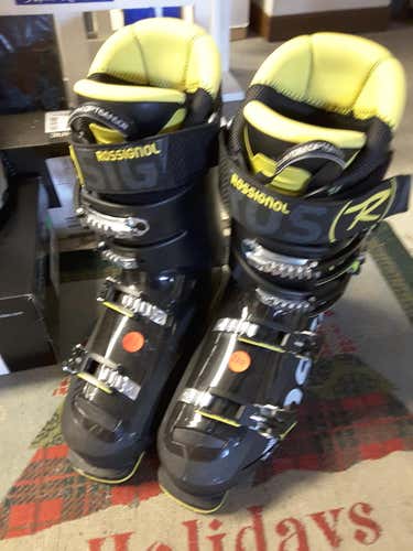 Rossignol alias 100, 28.5 ski boots $136! Used 4 days only!