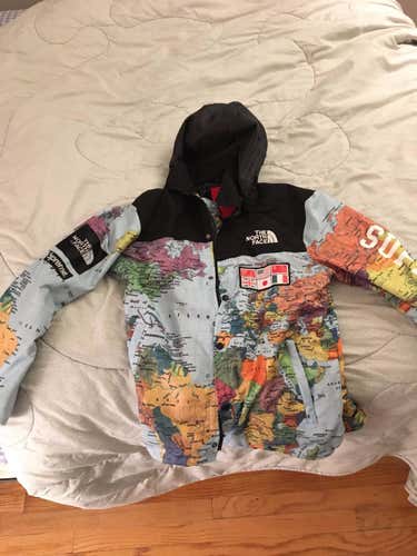replica Supreme North Face Map Jacket