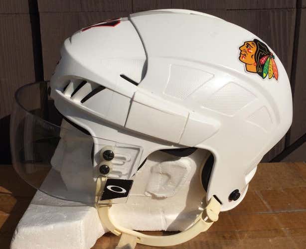 Reebok 4K Pro Stock Helmet Small Oakley Short Cut Visor White Blackhawks 5040