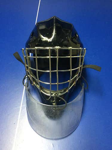 Sportsmask goalie mask with itech dangler