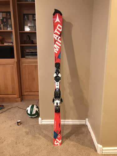 Atomic 157cm Womens FIS Slalom skis w/ Atomic x16 Bindings