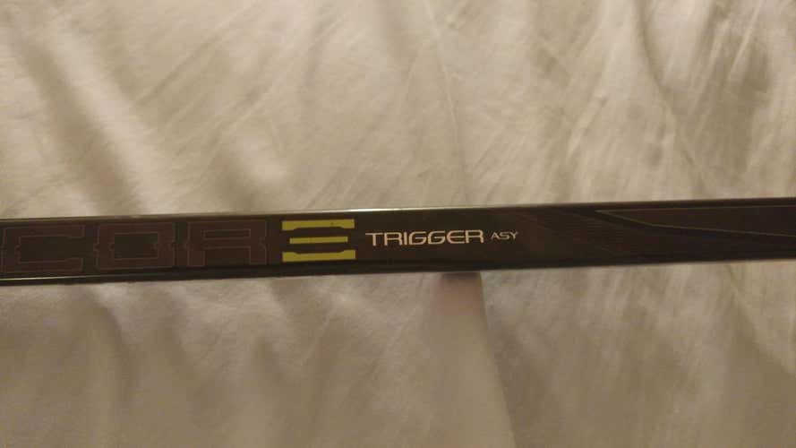 CCM Trigger refurb 100 Flex LH Grip Stick