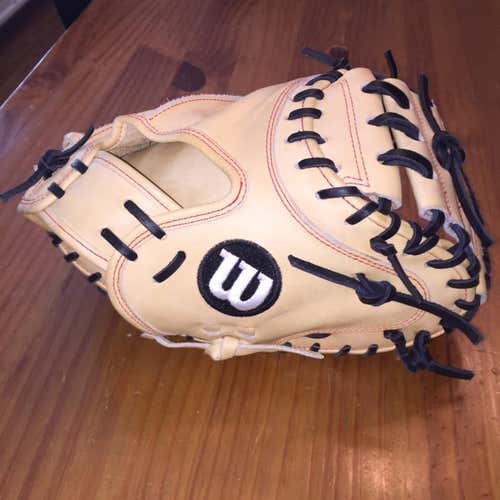 BRAND NEW Wilson A2000 Catchers Mitt