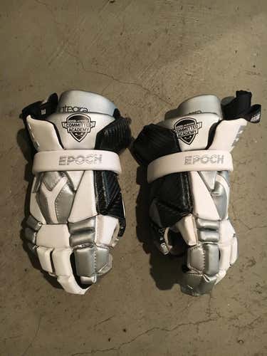 IL Committed Academy Gloves