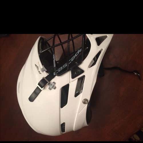 Cascade Pro7 Brand New White/Black Facemask