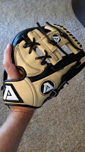 Beautiful 11.5" Akadema Torino Series Glove!  Only 9 made in this color combo, phenomenal gloves/...