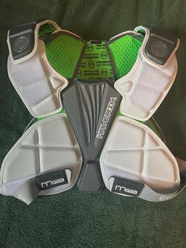 Maverik Max Shoulder Pads BN