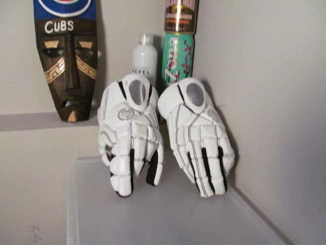 BNWOT Maverik Gloves