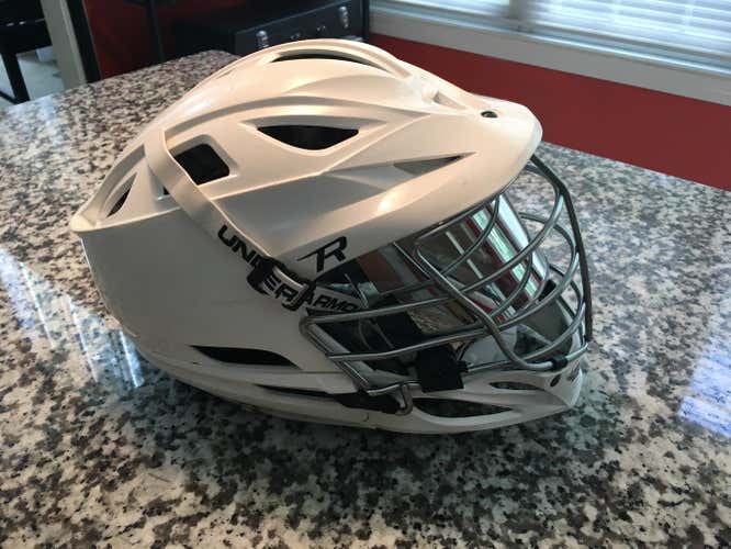 Iced Out Cascade R (White Under Armour Chinstrap, silver mirrored visor)
