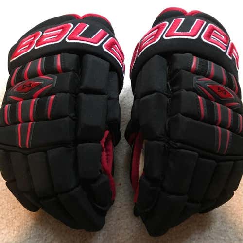 Bauer Nexus 1000 Hockey Gloves Black/Red