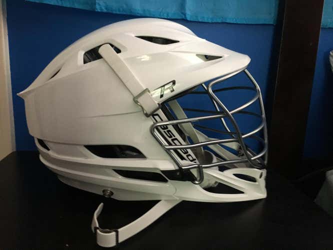 very good condition white Cascade w/ chrome face mask