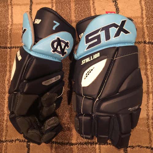 UNC Team Issued - STX Stallion 500 Gloves