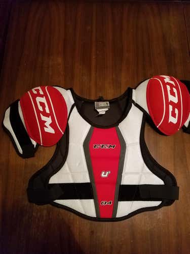 CCM U 04 Shoulder Pads SR M