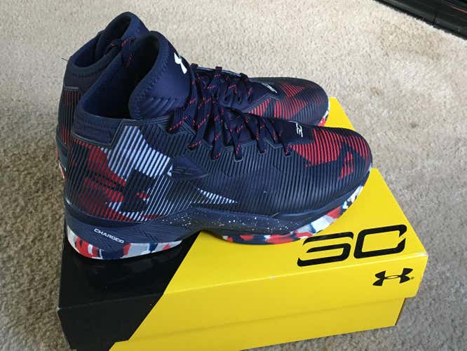 Under Armor Curry 2.5 (gently used) size 10 in Navy, red, white