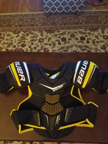 Bauer Supreme 170 shoulder pads